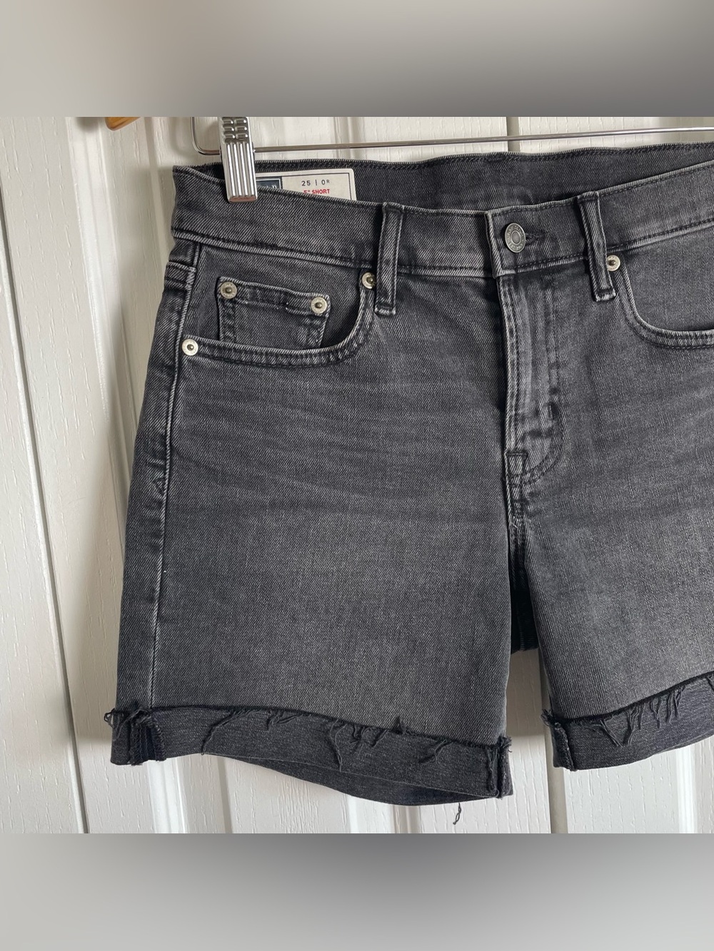 Gap 5” Mid Rise Denim Shorts Women’s 25 | 0 Black Cuffed Stretch Casual Fringed - Picture 2 of 12